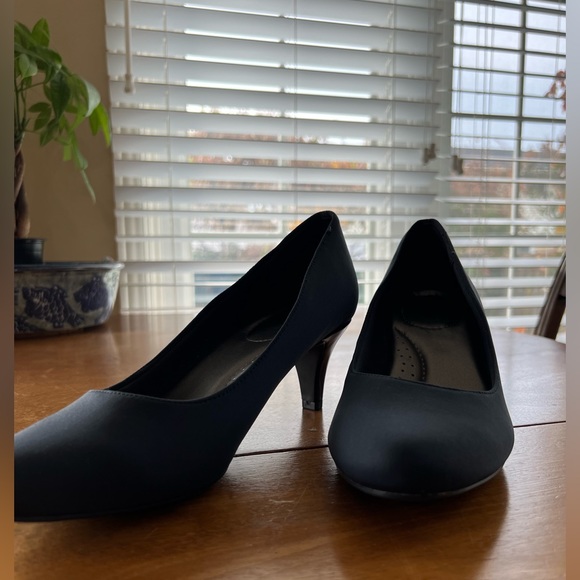 Abella Women’s Blue Pumps Size US9 - Picture 2 of 6